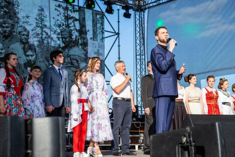 Владимир Брилёв провел Бал выпускников в Пензе и концерт, посвященный Дню города в Петрозаводске