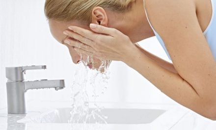Лилия Дышлевая: полезно ли и можно ли умываться холодной водой