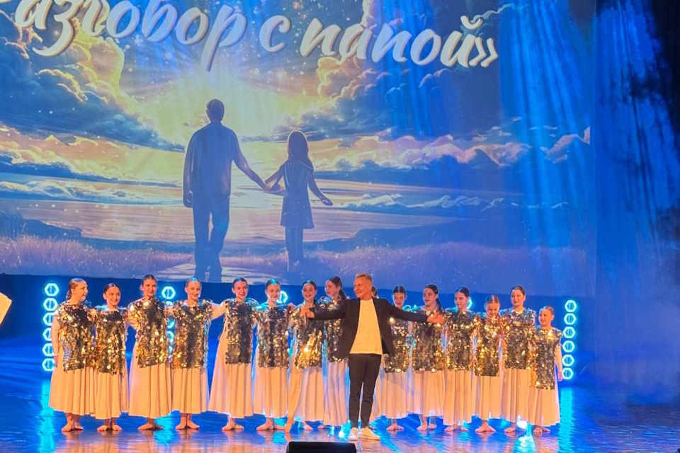 «Я буду помнить»: Алекс Анохин посвятил песню родителям