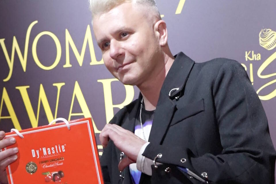 Вдохновение и шоколад: Dy’Nastie поддержала церемонию «WOMAN AWARD»