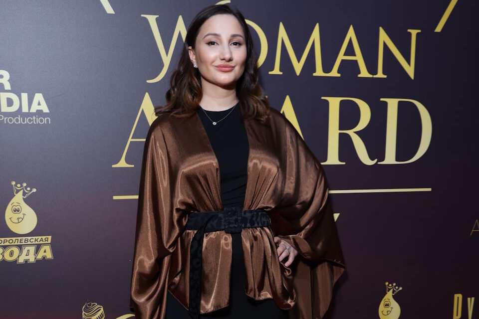 Скульптор красоты: Зухра Балакеримова завоевала приз на «WOMAN AWARD»