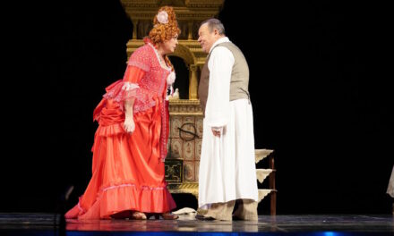 Топ 3 ярких комедий мая: выбираем лучшие спектакли весны