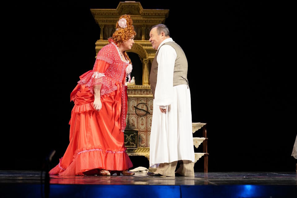 Топ 3 ярких комедий мая: выбираем лучшие спектакли весны