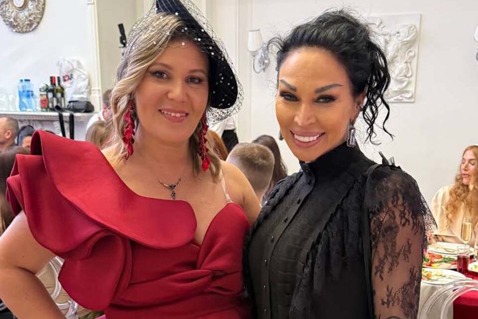 Благотворительный фонд «Мы рядом» вручил благодарственное письмо ясновидящей Аделине Паниной