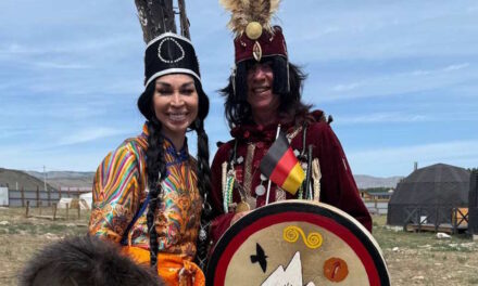 Аделина Панина на шаманском фестивале в очередной раз доказала свои экстрасенсорные способности