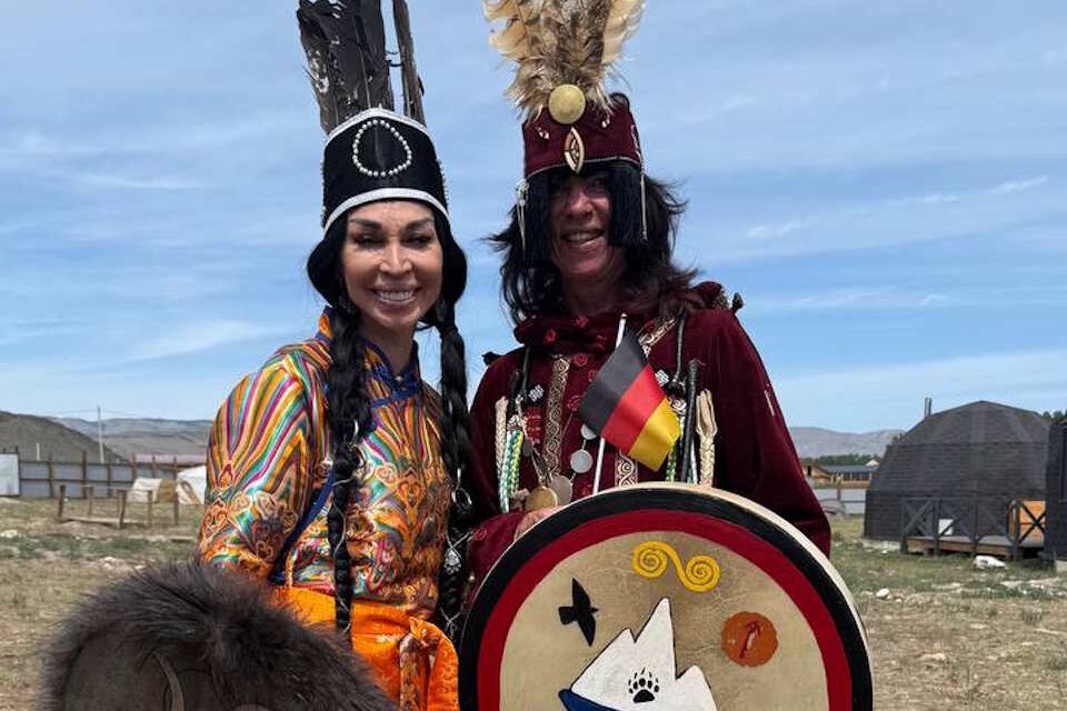 Аделина Панина на шаманском фестивале в очередной раз доказала свои экстрасенсорные способности