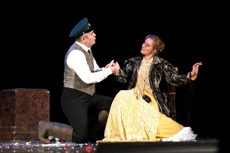 Топ 3 комедии, ради которых стоит сходить в театр