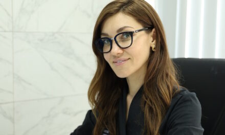 Пластический хирург Софья Абдулаева: подтяжка груди нитями — эффективно ли это