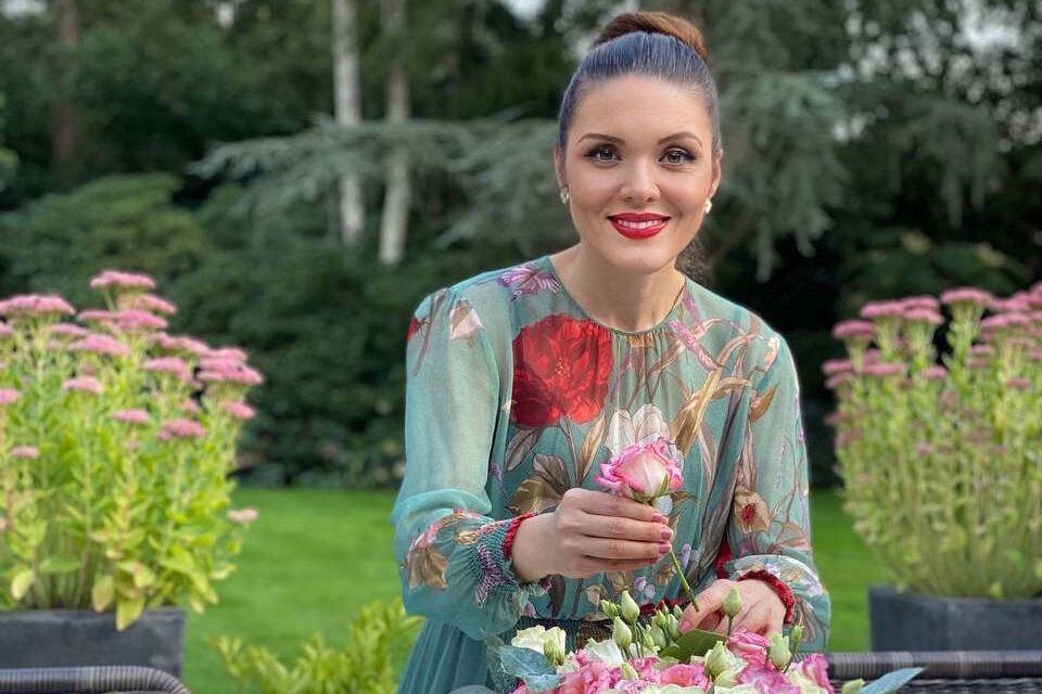 Антиквар и декоратор Регина ван Влит: как гармонично объединить винтажную посуду и современную технику на кухне