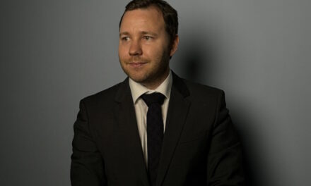 Врач-офтальмолог Кирилл Светлаков: оптимальное расстояние для ребенка от экрана телевизора и его влияние на здоровье