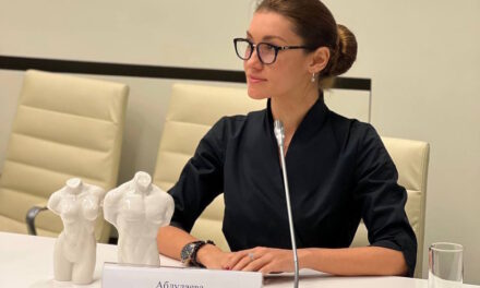 Пластический хирург Софья Абдулаева: насколько эффективна подтяжка груди нитями