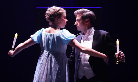 Топ-3 спектаклей ноября: мюзикл, классика и комедия