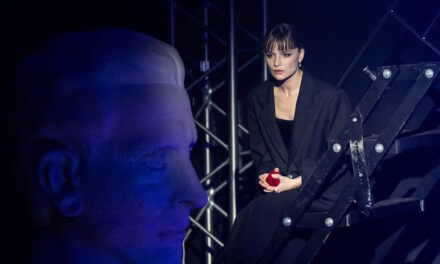 Топ 3 самых неожиданных и ярких спектаклей начала года