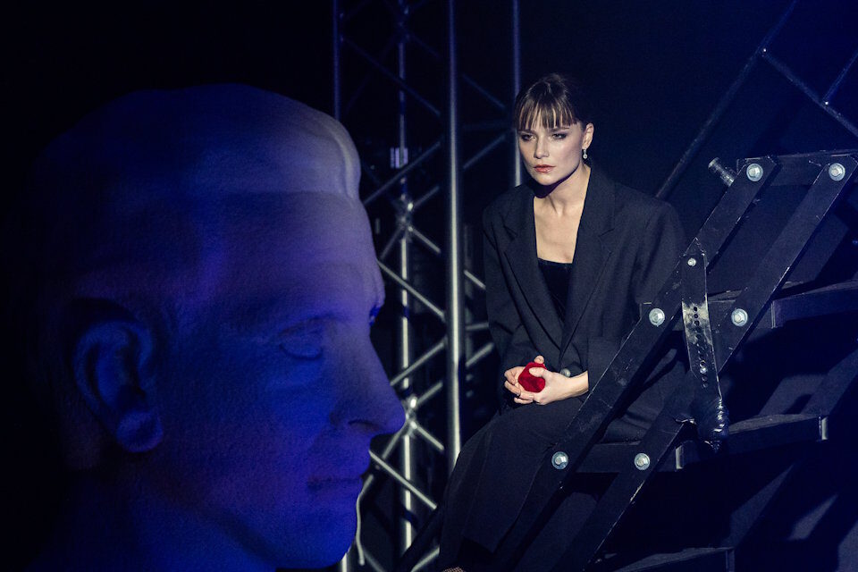 Топ 3 самых неожиданных и ярких спектаклей начала года