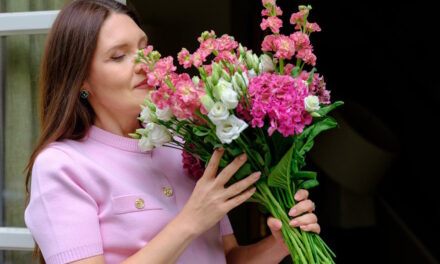 Антиквар Регина Ван Влит: почему ваш праздничный стол выглядит захламленным