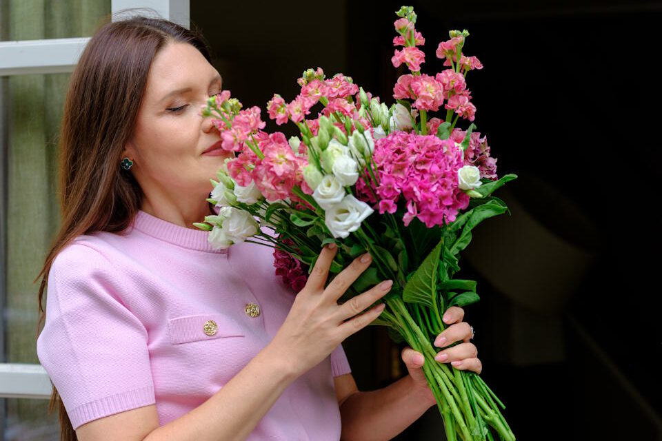 Антиквар Регина Ван Влит: почему ваш праздничный стол выглядит захламленным