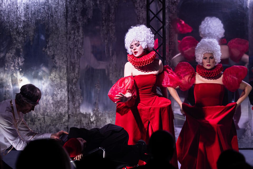 Топ-3 спектаклей для прекрасной половины человечества